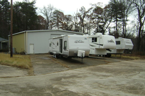 Wild Willy's Building, RV Shop